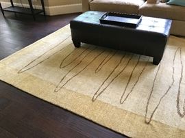 The ottoman and the rug are a tag team of terrific taste. Say that three times...!