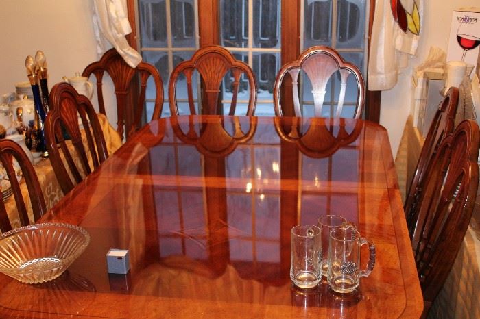 beautiful dining table w/ 2 leafs and 7chairs , matching china cabinet and buffet