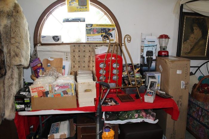 HUNDREDS OF VINTAGE COMIC BOOKS FROM ARCHIE TO X-MEN, COKE CAN COOLER, LOWRANCE nib, HUMMINGINGBIRD NIB, NEW ELECTRIC FILET KNIFE, BROWN STOOL END TABLE BATH TILES, NEW KITCHEN CABINET, ART SUPPLIES