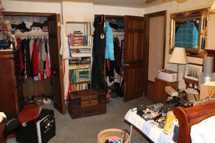 CLOTHING, TABLE LAMP,SHOES, BOOTS,ANTIQUE TRUNKSOLD, BOOKS, BIBLES, COATS, CD'S, BEAUTIFUL MIRROR