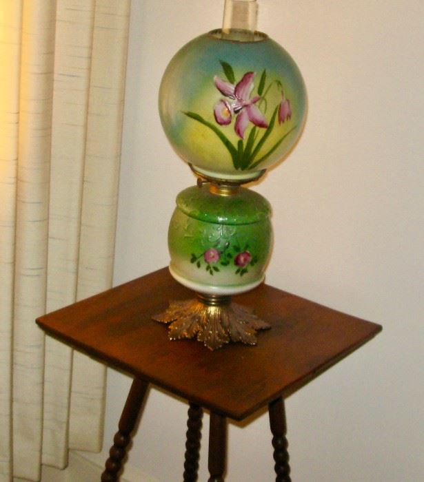 Gone With the Wind lamp and table