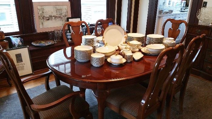 contemporary Queen Anne style dining table with 6 chairs, 2 leaves