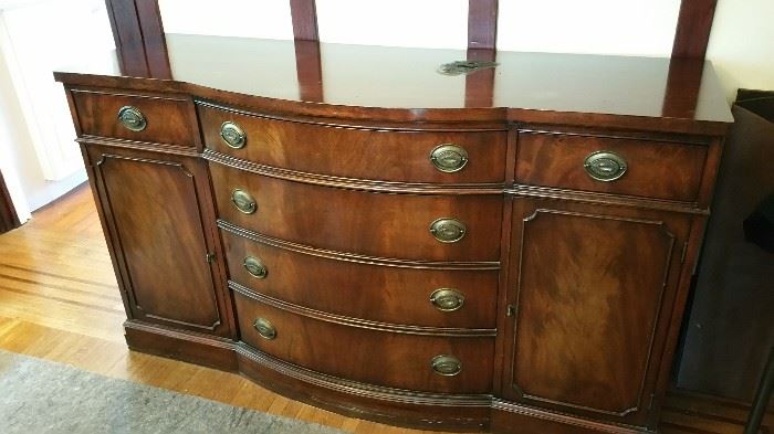 Mahogany sideboard - Duncan Phyfe / Hepplewhite style - has issues on top 