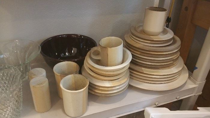 dinnerware set - one of 7