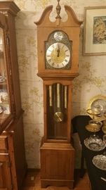 Ridgeway German made small grandfather clock - chimes but can't get it to run