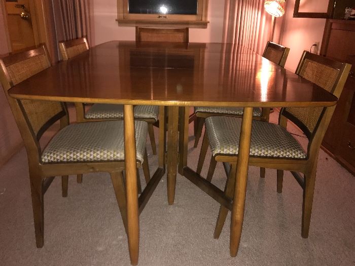 Stunning mid-century modern dining room table and set of six chairs 