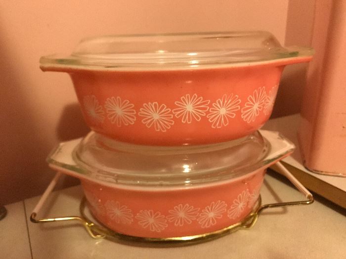 Vintage Pyrex casserole dishes in “crazy daisy” 