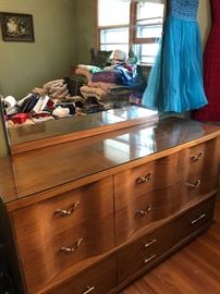 Beautiful dresser with mirror 