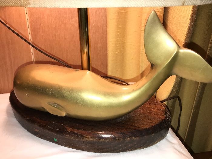 Whale figural lamp