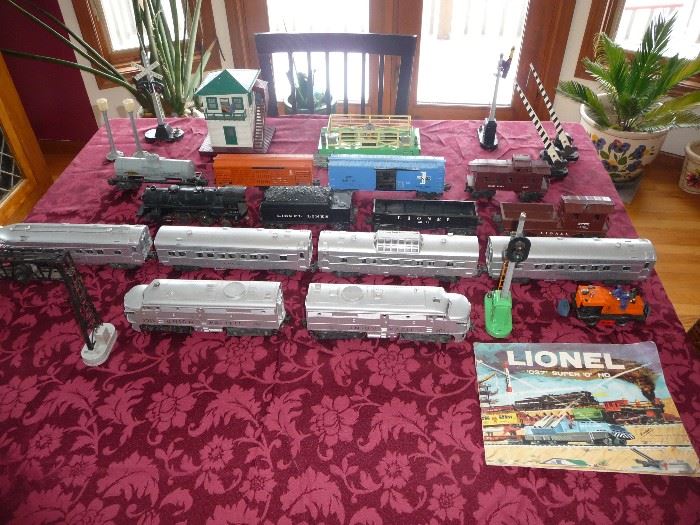 Lionel passenger train set