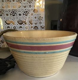 Watt Ovenware vintage bowl