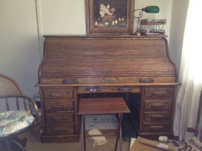 Very LARGE (lighted) ROLLTOP DESK (With Hidden Compartments !)  SUPER NICE !!!!