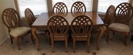 Beautiful Dining Table w 2 Leaves, 6 Side Chairs 2 Arm Chairs