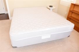 Simmons Beautyrest BLACK Plush LVL 300 Pillow Top Queen Size Bed