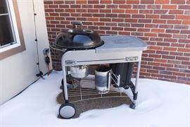 Weber Performer Black Deluxe Charcoal Grill