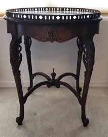 Stunning Pie Crust Table w Glass Top