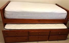 Twin Trundle Bed w Storage