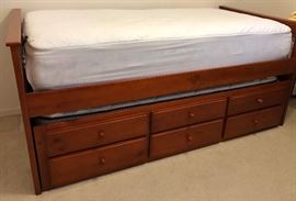 Twin Trundle Bed w Storage