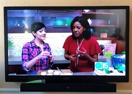 Insignia TV 55"
Insignia Sound Bar
Remington TV Stand