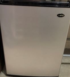 Sanyo Mini Fridge