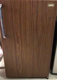 Sanyo Mini Fridge