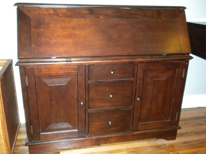 Sisters Estate Sales in Tallahassee, FL starts on 3/3/2018