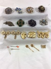 Collection of antique and vintage brooches and hair pins