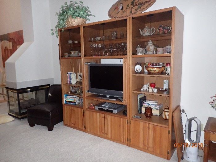 OAK WALL UNIT COME IN THREE PIECES VERY FUNCTIONAL AND NICE LOOKING