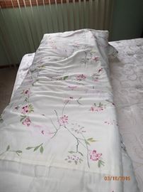 WHITE QUILT WITH FIELD FLOWERS 