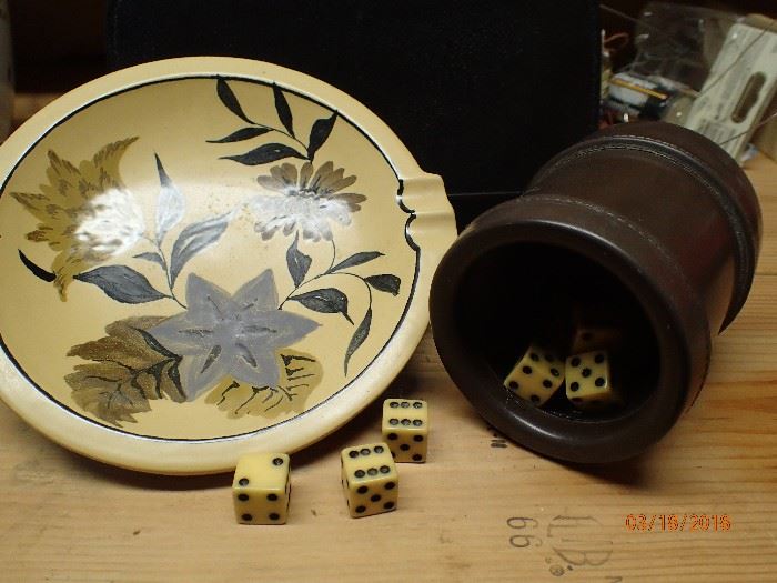 VINTAGE ASHTRAY AND SHAKER GAME