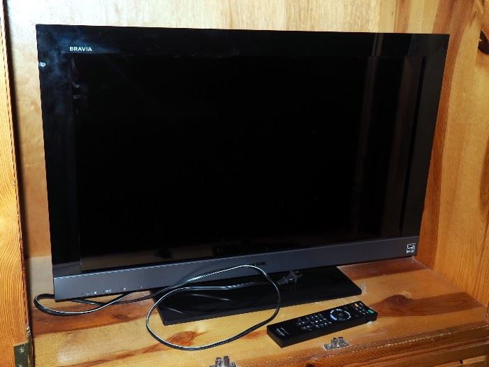 Sony Bravia 32" LCD Digital Television, Model# KDL-32EX301, With Original Remote & Power Cord