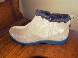 Ariat Kristy Womens Pull On Mule / Shoe, Tan Suede, Size 9, Never Worn, Original Box