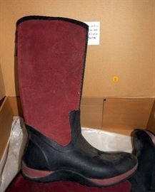 The Original Muck Boot Company Arctic Adventure Zip Suede Winter Boot, Size Womens 10, Style AAZ-600S, Black And Maroon, Original Box