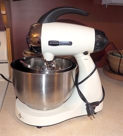 Sunbeam Mixmaster Heritage Series Stand Mixer, Stainless Bowls, Qty 2, Beaters, Dough Hooks And Whisks, Model 2346-030