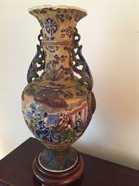Outstanding Antique Satsuma Vase in excellent condition !