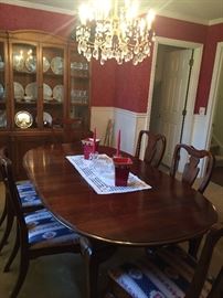 Excellent Cherry Dining Room Table with 6 Chairs and 2 Leaves