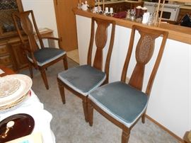 We have 2 captain and 4 side chairs