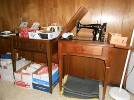 Singer with (2) cabinets and supplies