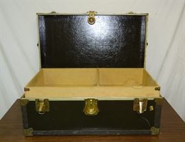 Metal trunk with insert