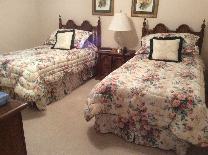 Broyhill Premier Twin Bed Suite