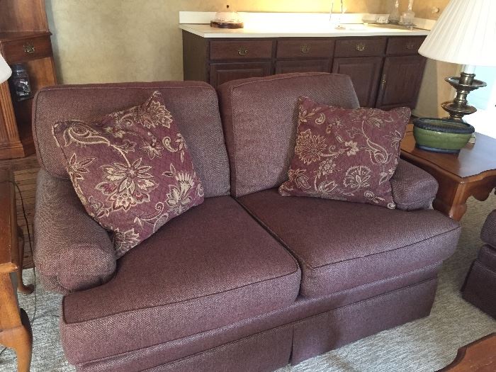 Loveseat with 2 cushions