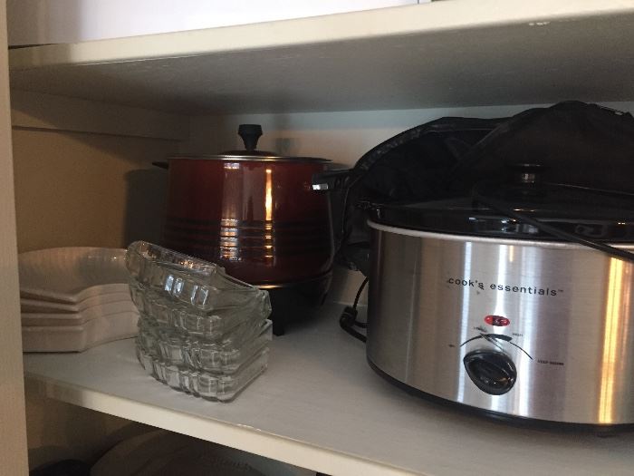 Small appliances - slow cookers, fondue pots,