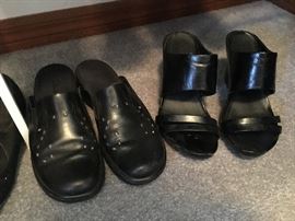 WOMAN'S SHOES - SIZE 9