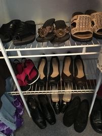 WOMAN'S SHOES - SIZE 9