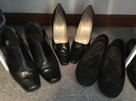 WOMAN'S SHOES - SIZE 9
