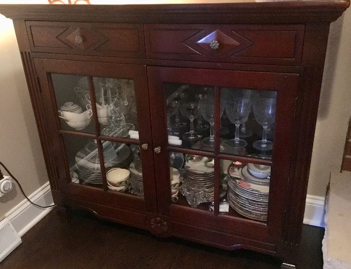 Hickory chair company glass front 2 shelf cabinet