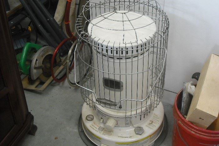Great Kerosene Heater with Kerosene Container