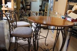Tall iron table with 3 bar stools