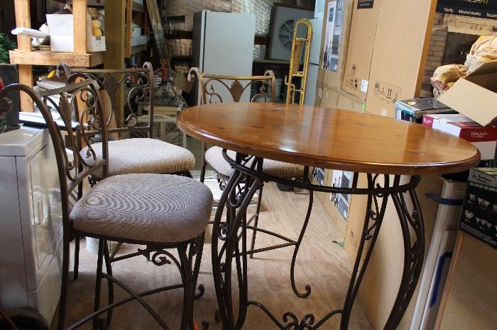 Tall iron table with 3 bar stools