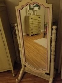 Matching mirror that was in my room in the late 60s, early 70s.